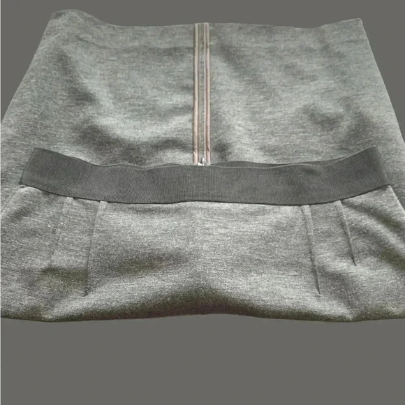 In Wear simple, soft grey pencil skirt. size 10, NWOT - Picture 4 of 4